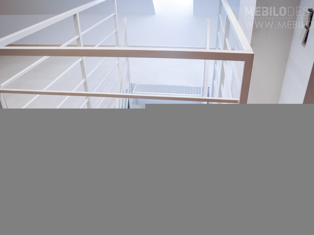 Nowoczesna balustrada wewnętrzna — realizacja MEBILO