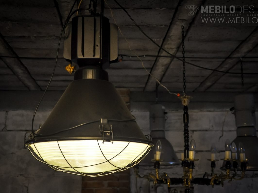 Lampa loftowa ze stali — realizacja MEBILO